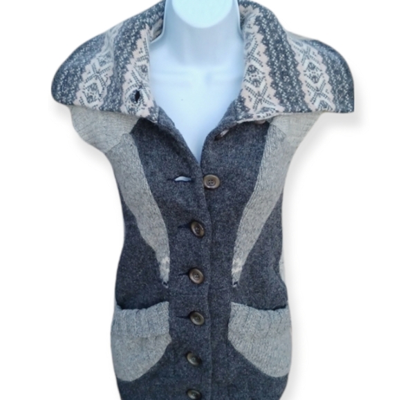 Preloved Sweater (Canadian Handmade) Size XS - Picture 2 of 7